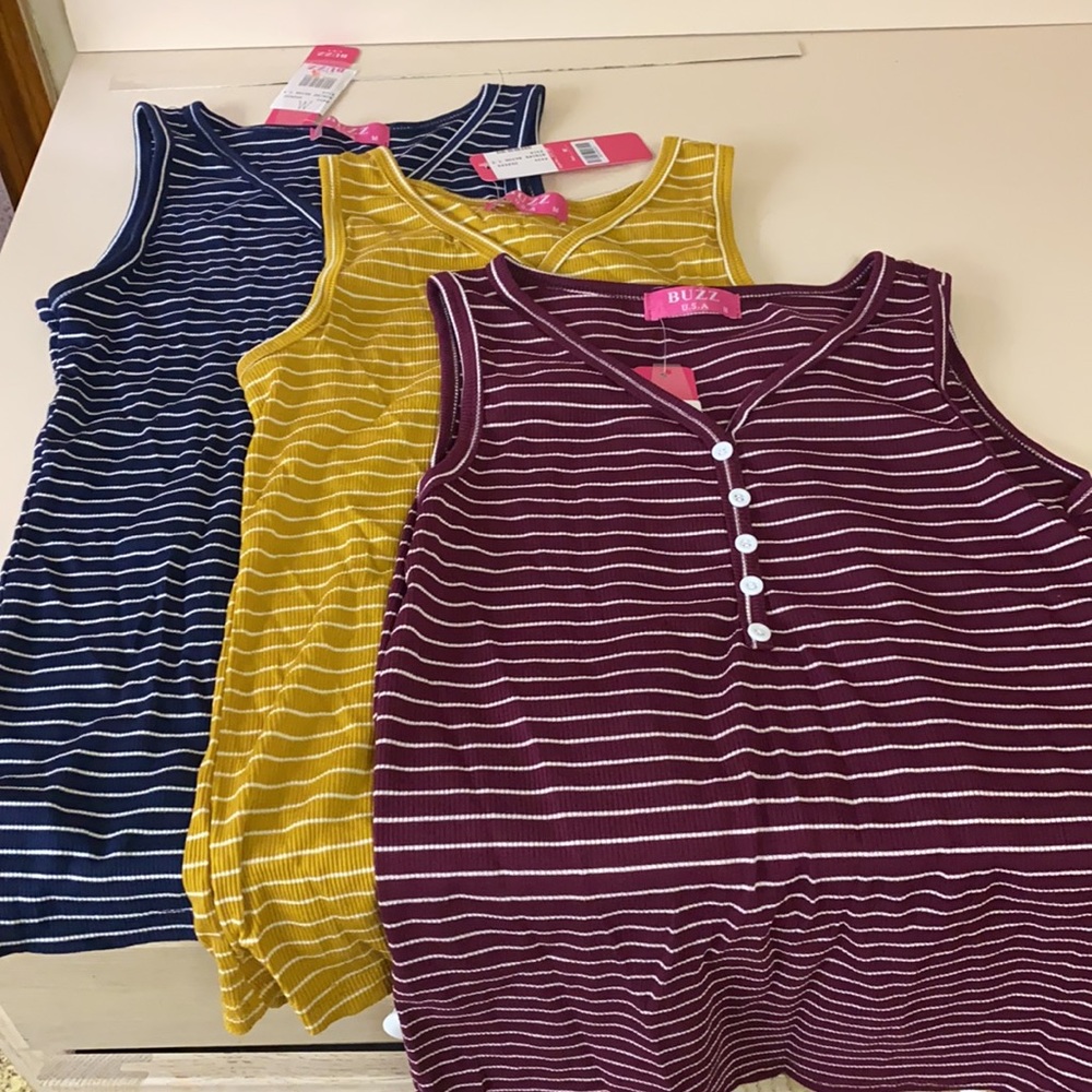 🌸 NWT Women’s tank top bundle!!